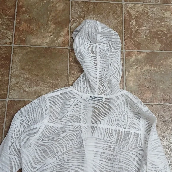EUC Bamboo Traders Hooded Sheer White Coverup Size Small - Picture 5 of 5